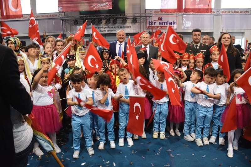 23 NİSAN DÜZCE'DE COŞKUYLA KUTLANDI