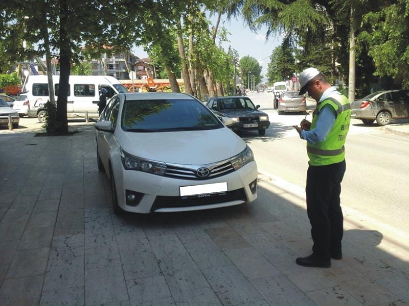 KALDIRIM PARKLARINA İZİN VERİLMEYECEK