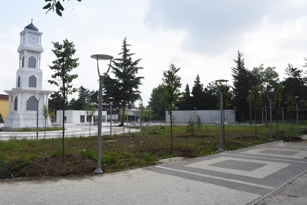 DÜZCE LİSESİ PARKI AĞAÇLANDIRILDI