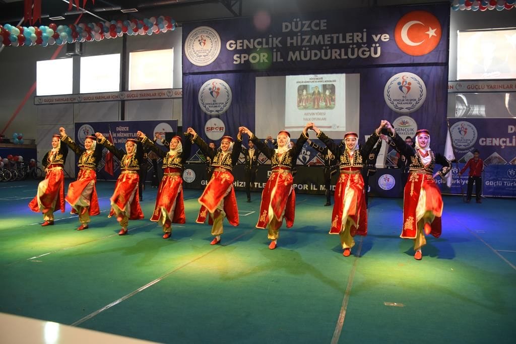 19 MAYIS COŞKU İLE KUTLANDI