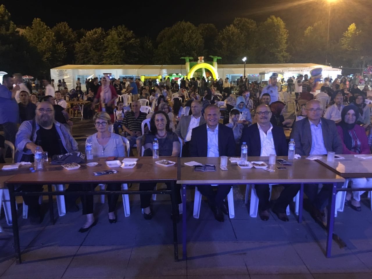 BAŞKAN KELEŞ ANITPARK’DA VATANDAŞLARLA BİR ARAYA GELDİ