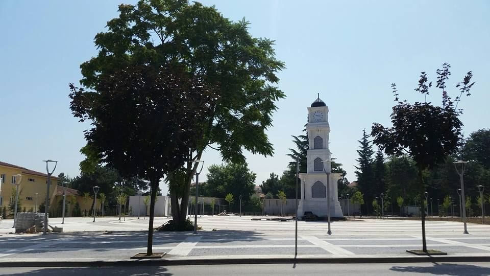DÜZCE LİSESİ PARKINDA ÇEVRE DÜZENLEMESİ YAPILIYOR