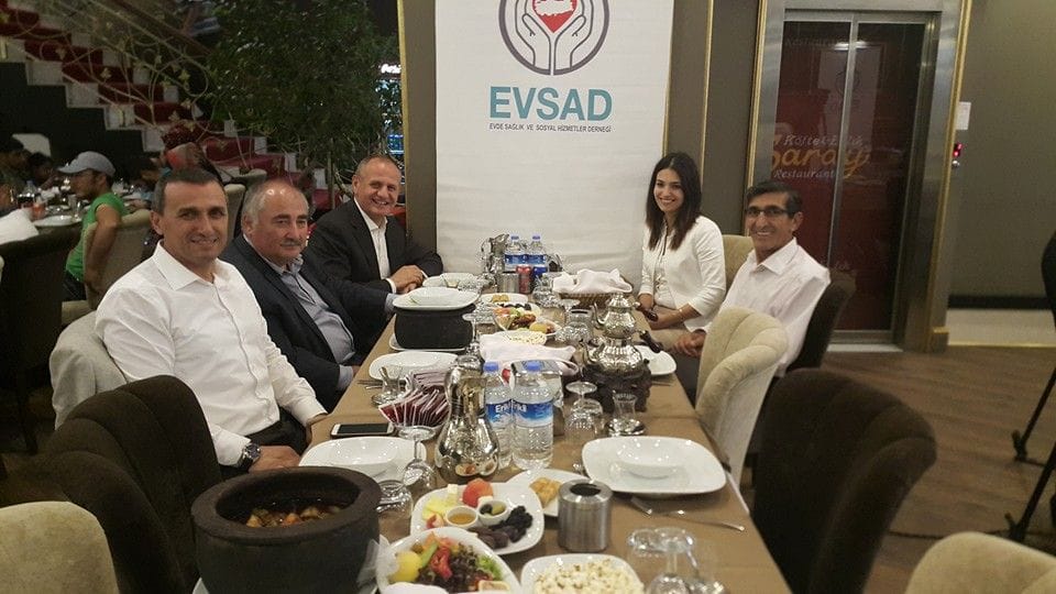 BAŞKAN KELEŞ, EVSAD’IN DÜZENLEDİĞİ İFTARA KATILDI