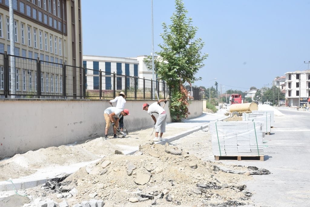 YENİ HASTANENİN BORDÜR VE KALDIRIM ÇALIŞMALARI BAŞLADI
