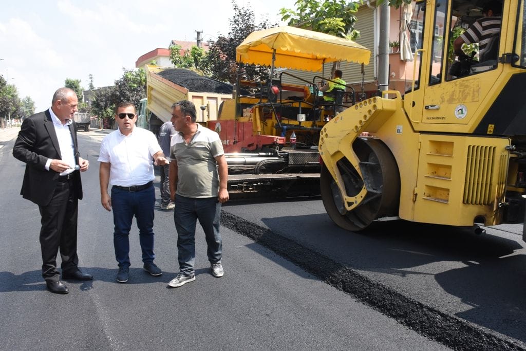 KUYUMCUZADE’YE BAZAT ASFALT SERİLİYOR