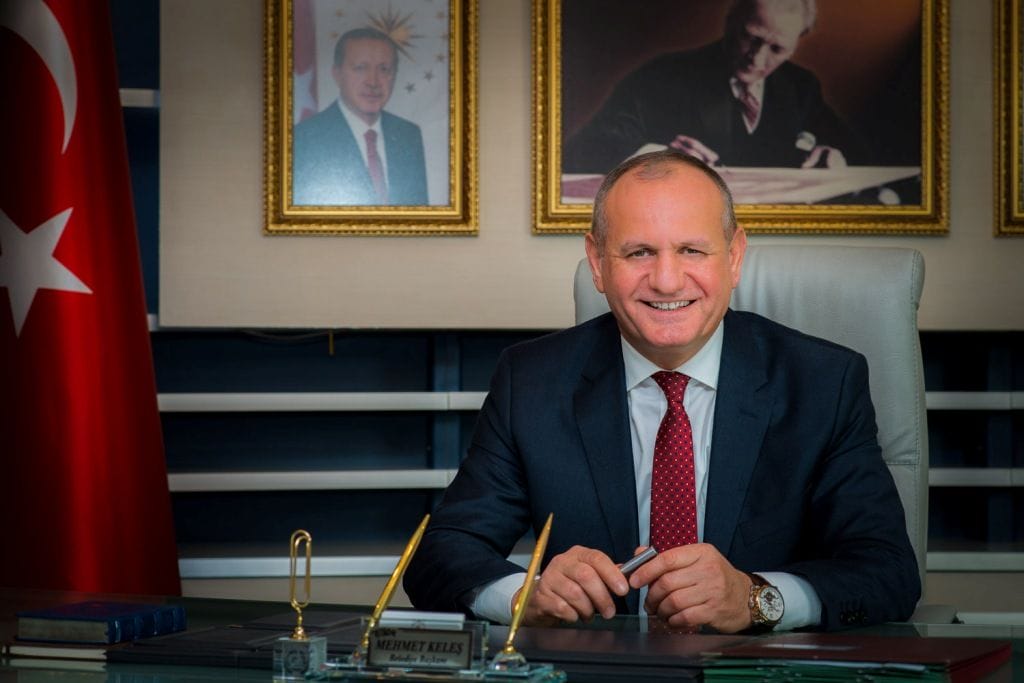 HİZMETTE VE BAŞARIDA SINIR TANIMIYORUZ