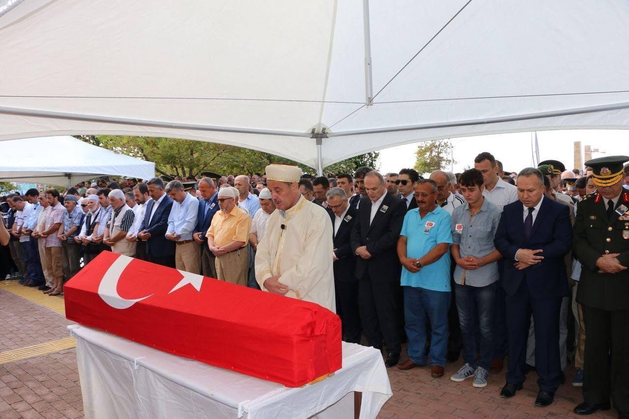AKÇAKOCA ŞEHİDİNİ SON YOLCULUĞUNA UĞURLADI