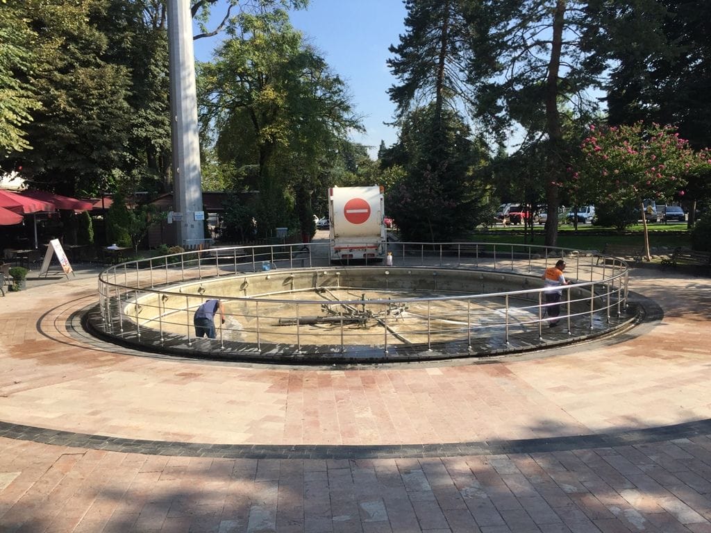 HAVUZ VE PARKLARDA TEMİZİLİK YAPILIYOR