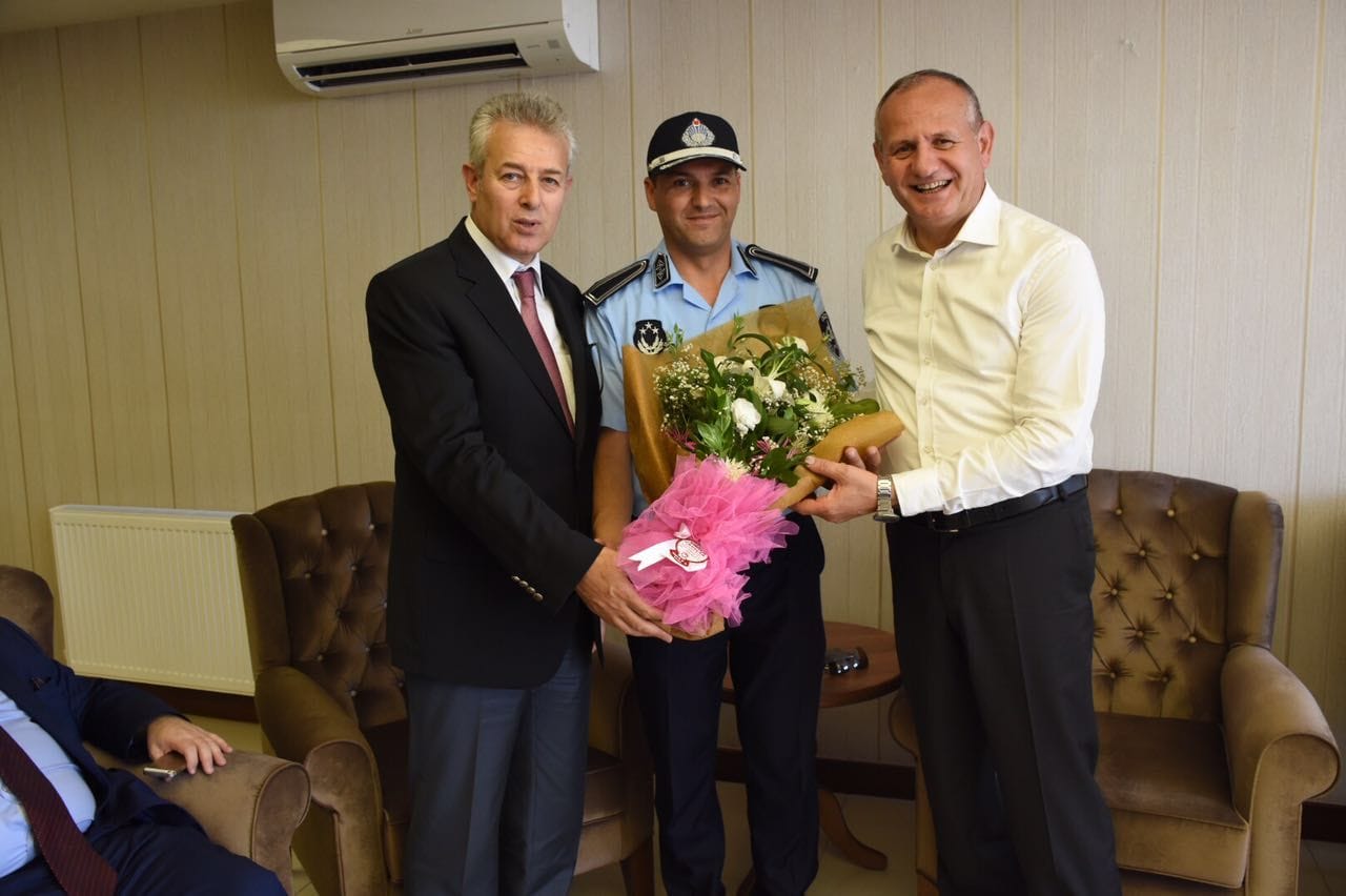 ZABITALARDAN VALİYE ÇİÇEK