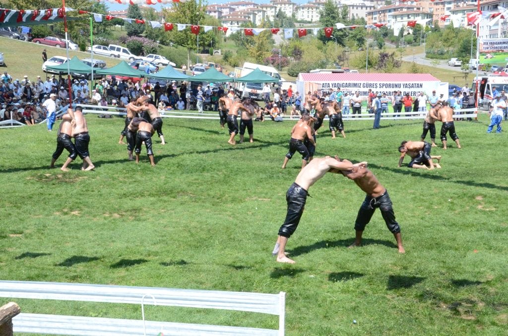 10 YILIN GÜREŞLERİ DÜZCE’DE