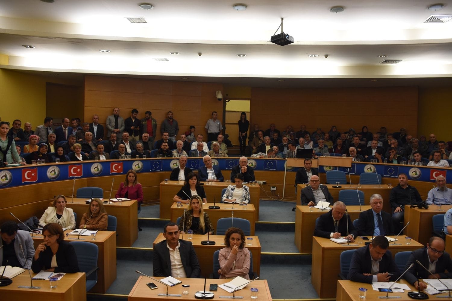 HALKLA BULUŞMA TOPLANTISINDA SORUNLAR VE TALEPLER ELE ALINDI