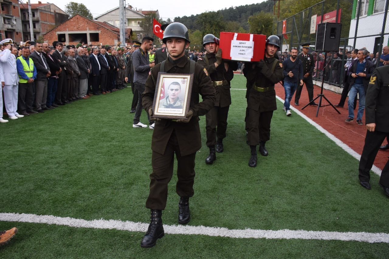 ŞEHİDİMİZ ERKAN ÖZDEMİR’E TAZİYE ZİYARETİ
