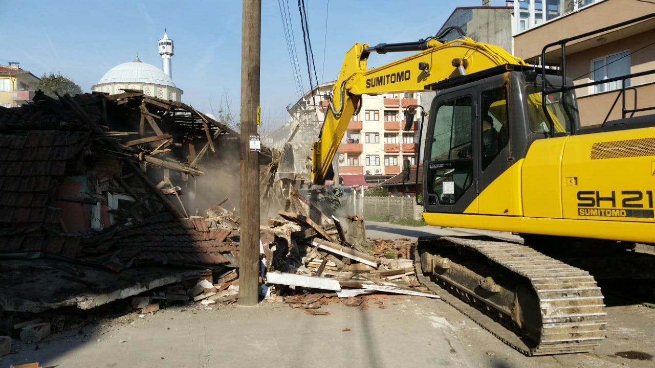 DÜZCE’DE YOLLAR GENİŞLİYOR