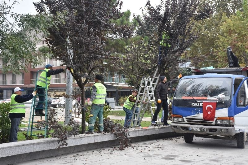 ANITPARK AĞAÇLARI BAKIMA ALINDI