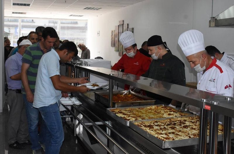 HAFTANIN 7 GÜNÜ YEMEK VERİLİYOR