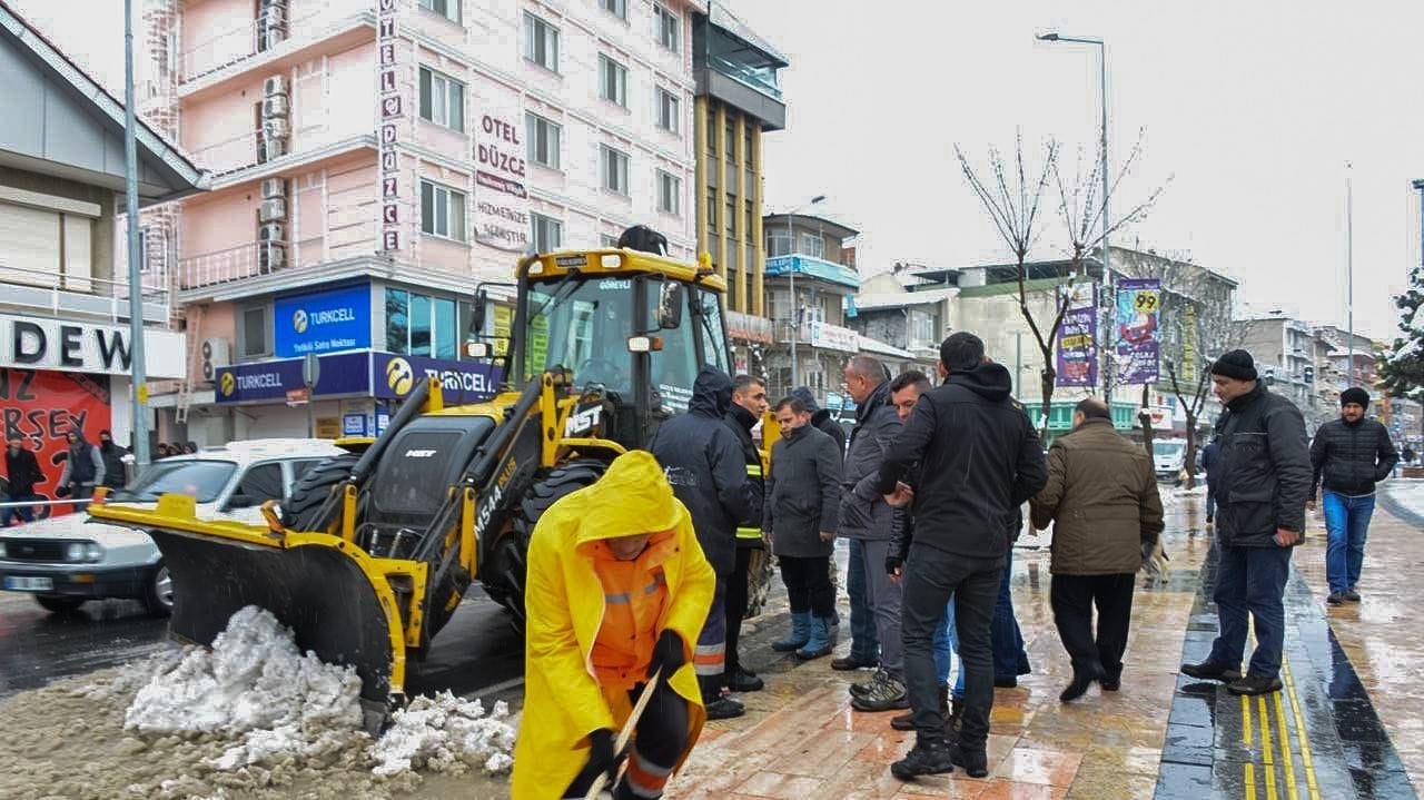 EKİPLER TEYAKKUZ DURUMUNDA