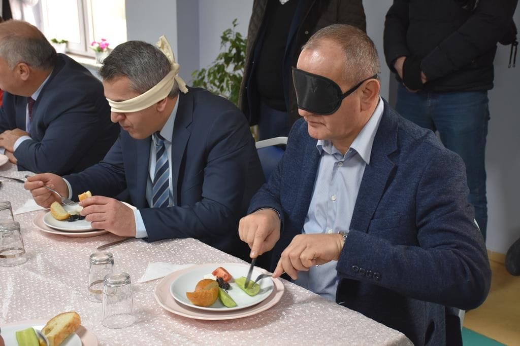 BAŞKAN ÖZEL EĞİTİM MERKEZİNİ ZİYARET ETTİ