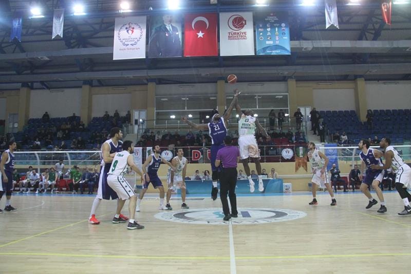 BASKETBOLDA YÜZLER GÜLDÜ