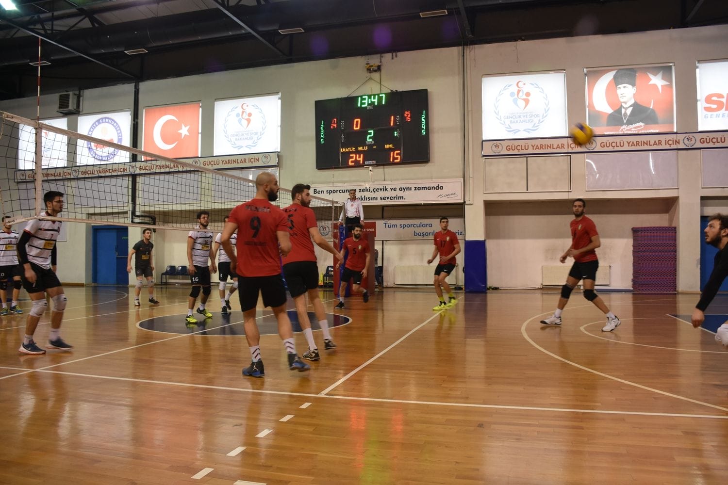 ZİRVE MÜCADELESİ DEVAM EDİYOR