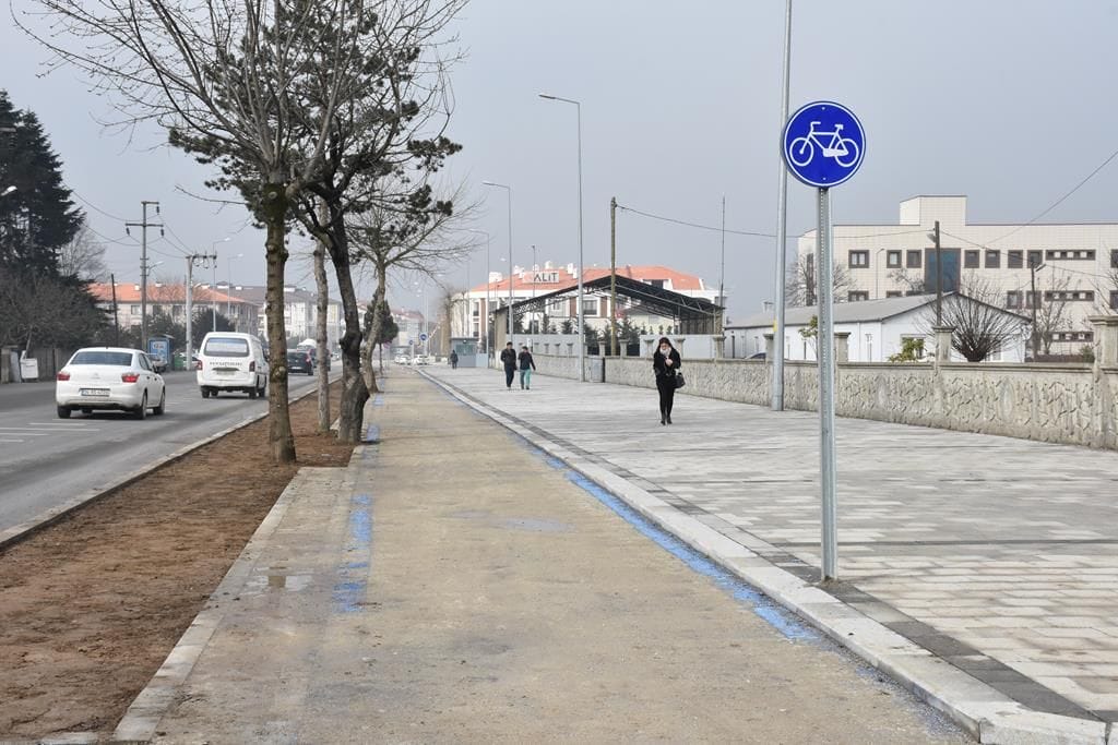 AZİZİYE MAHALLESİNE BİSİKLET YOLU YAPILDI