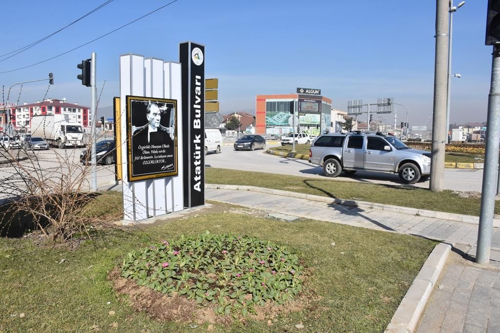 ATATÜRK BULVARINA DA LED TABELA KONULDU
