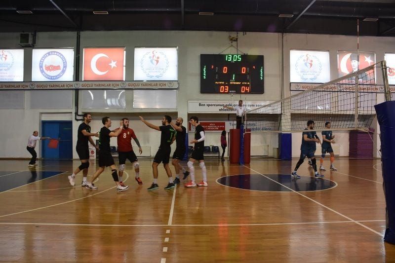BİR İÇERİDE İKİ DIŞARIDA