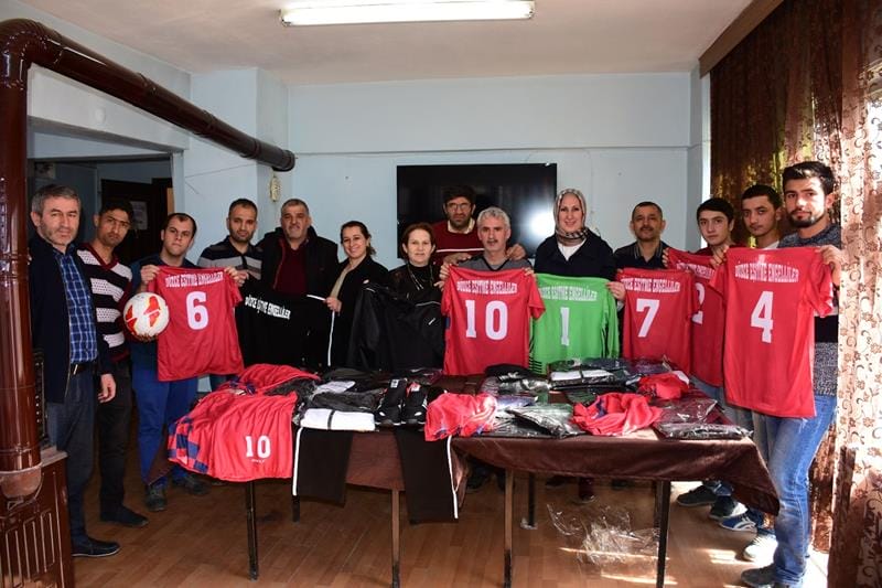 İŞİTME ENGELLİLERİ TAKIMINA DESTEK VERİLDİ