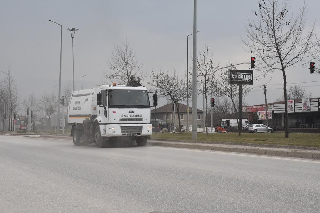 TEMİZLİK ÇALIŞMALARI ÇEVREYOLLARINDAN BAŞLADI