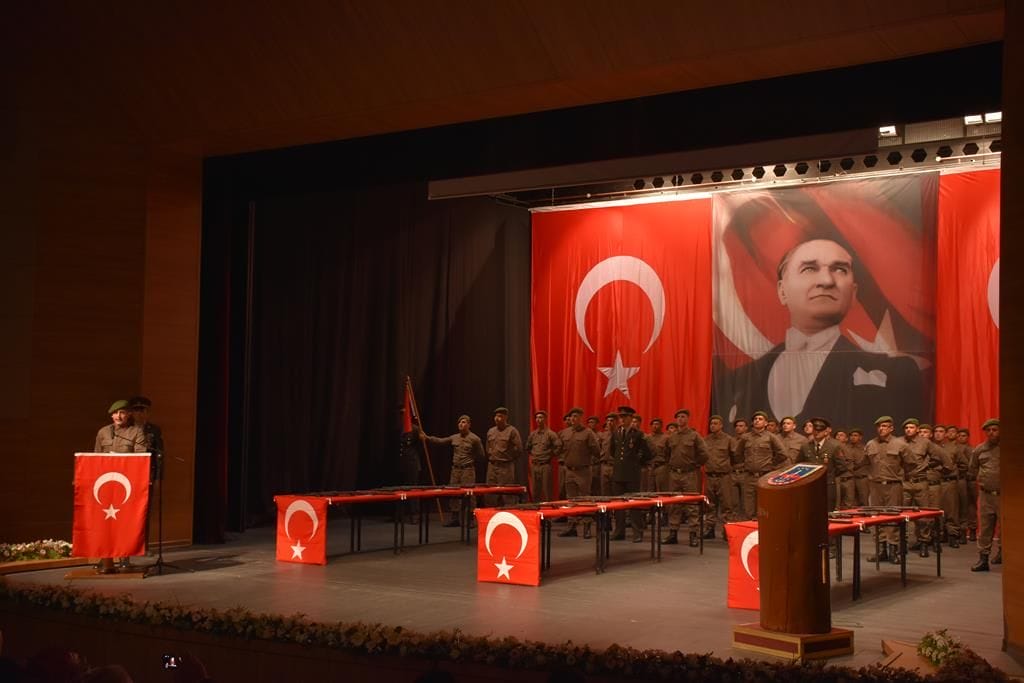 ASKERLER YEMİN ETTİ