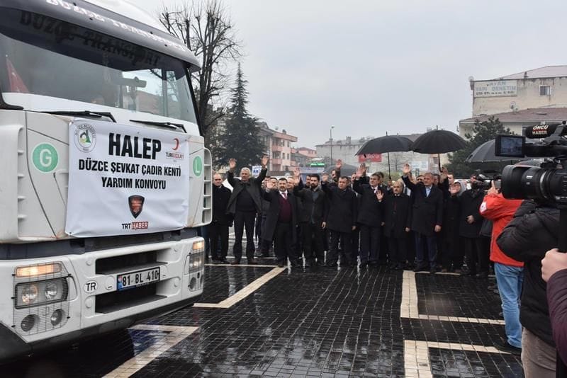 YARDIM İÇİN 2 TIR YOLA ÇIKTI