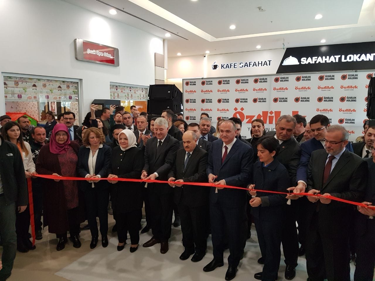 ÖZDİLEK 14’ÜNCÜ MAĞAZASINI AÇTI