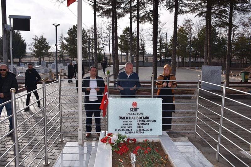 BAŞKAN ŞEHİT HALİSDEMİR’İN KABRİNİ ZİYARET ETTİ