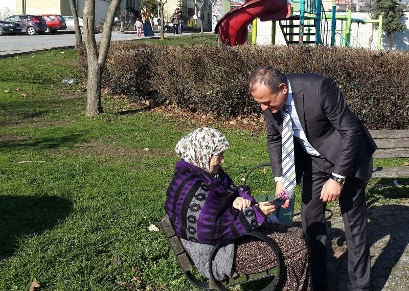 YAŞLILAR MİLLETİMİZİN ONURUDUR