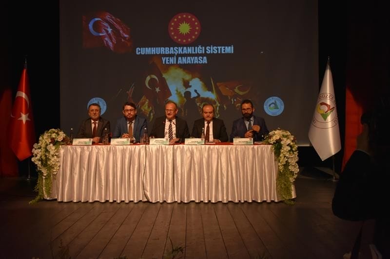 YENİ ANAYASA İÇİN PANEL DÜZENLENDİ