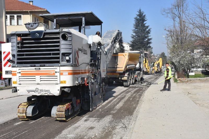 YOLLAR ASFALTA HAZIRLANIYOR