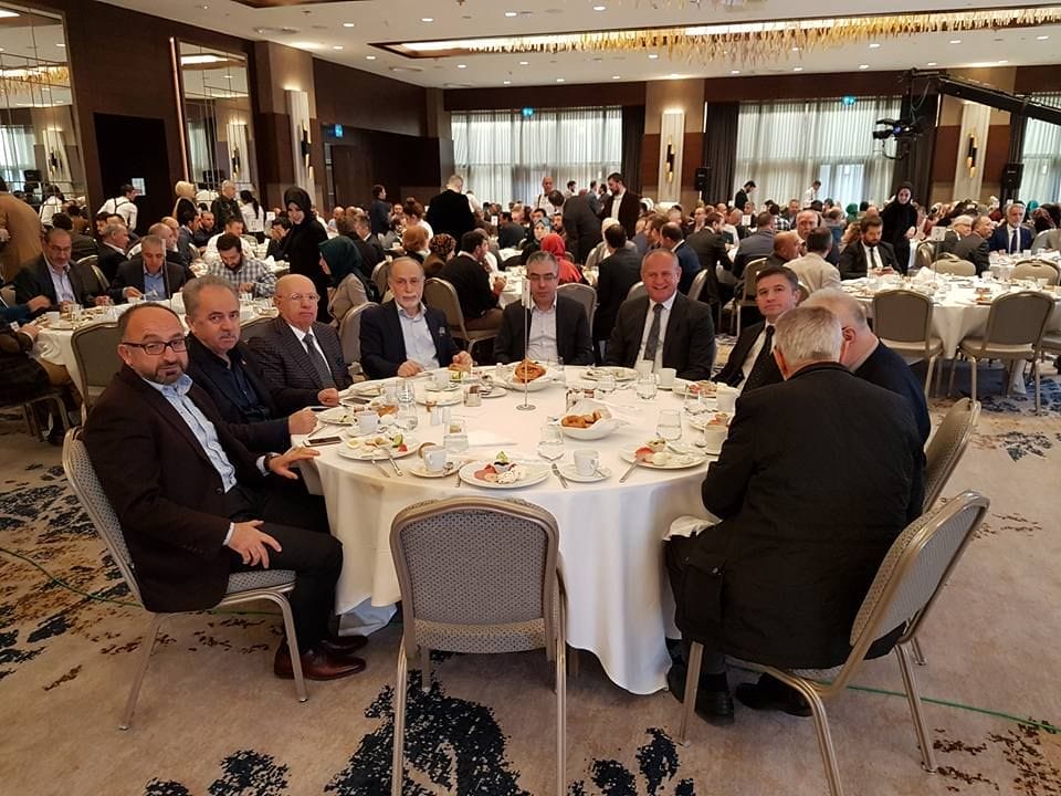 “FARKLI AÇILARDAN ANAYASA DEĞİŞİKLİĞİ VE HALK OYLAMASI