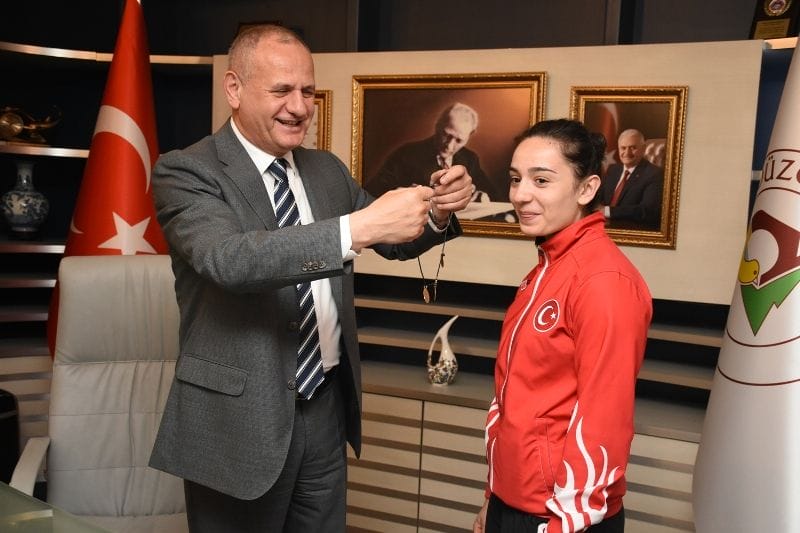 DÜNYA HALTER ŞAMPİYONU