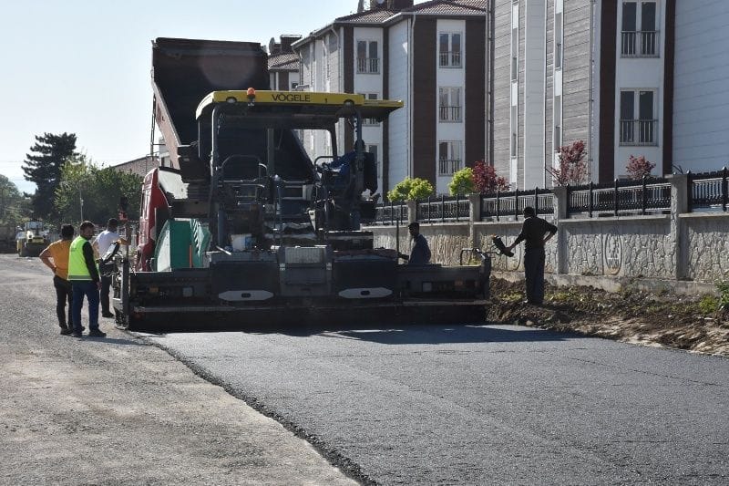 TOKİ ÇEVRE YOLLARI ASFALTLANIYOR