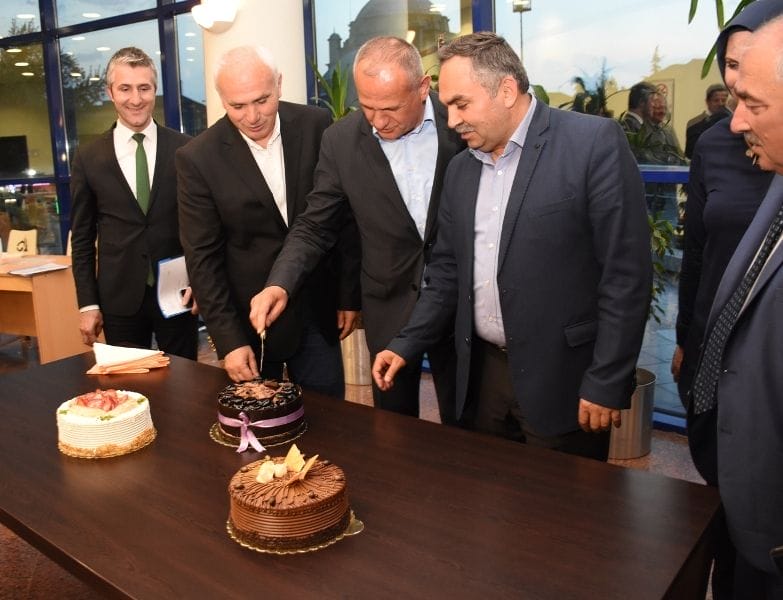 MECLİSTE DOĞUM GÜNÜ KUTLANDI