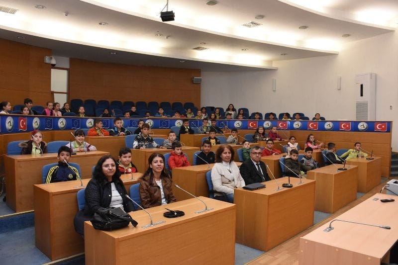AVNİ AKYOL ÖĞRENCİLERİ VE BELEDİYECİLİK
