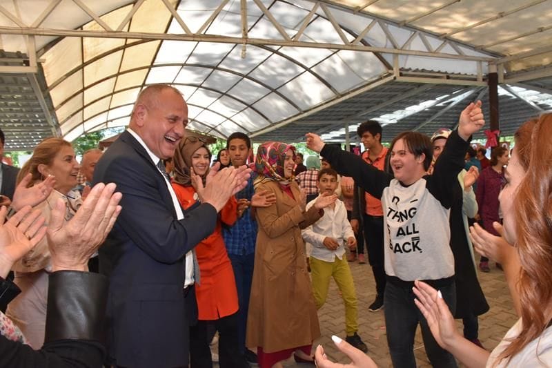 ENGELLİLER DOYASIYA EĞLENDİLER
