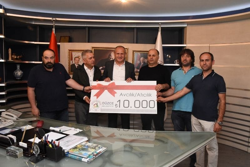 ŞAMPİYONLARDAN ZİYARET VE KATKI
