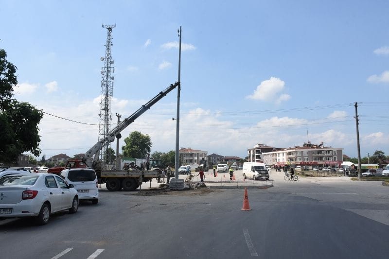 KAVŞAKLARDA DÜZENLEME YAPILIYOR
