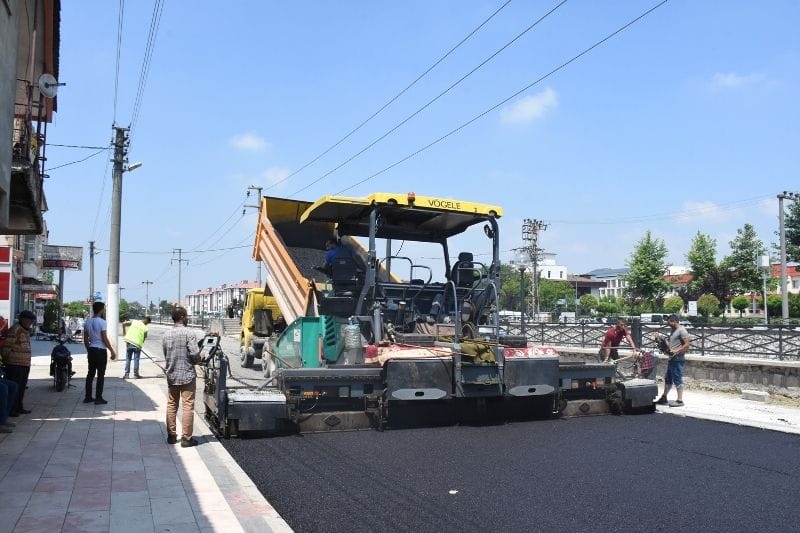 SAATÇİGİL CADDESİNDE ASFALTLAMA