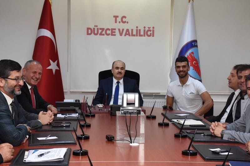 KENAN SOFUOĞLU VE YARIŞ PİSTİ