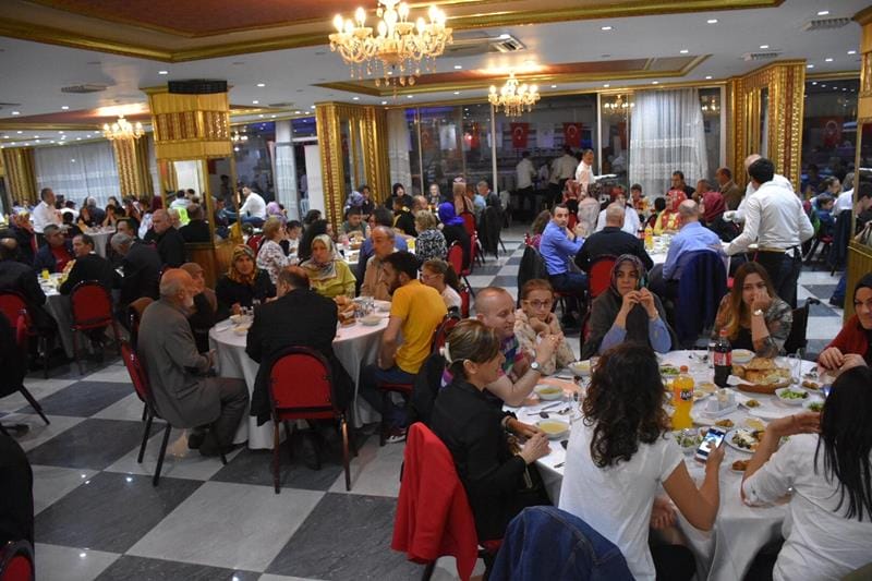 BELEDİYE PERSONELİ İFTARDA BULUŞTU