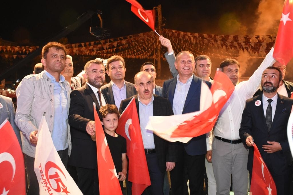 DÜZCEDE DEMOKRASİ NÖBETİ ETKİNLİKLERLE SÜRDÜ