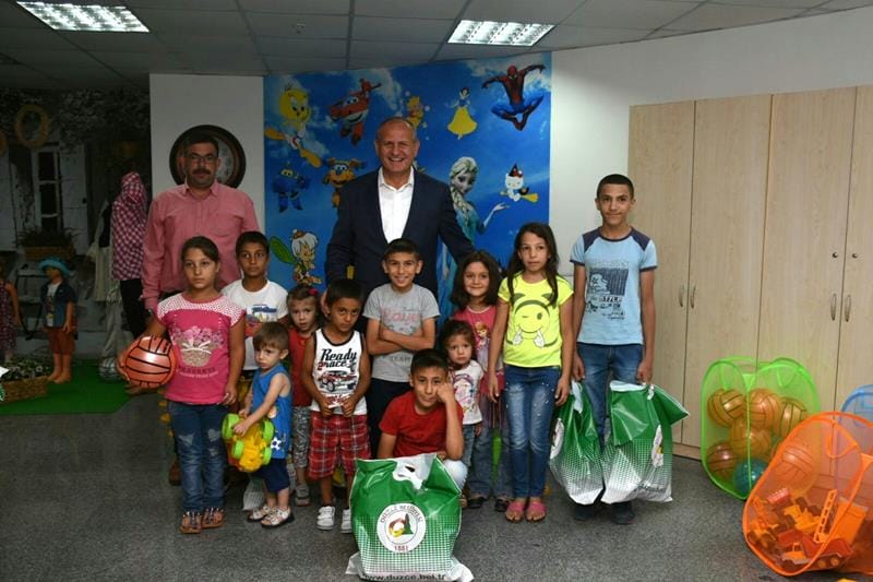 BAŞKAN ÇOCUKLARI SEVİNDİRDİ