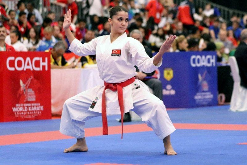DİLARA BOZAN YİNE KÜRSÜDE