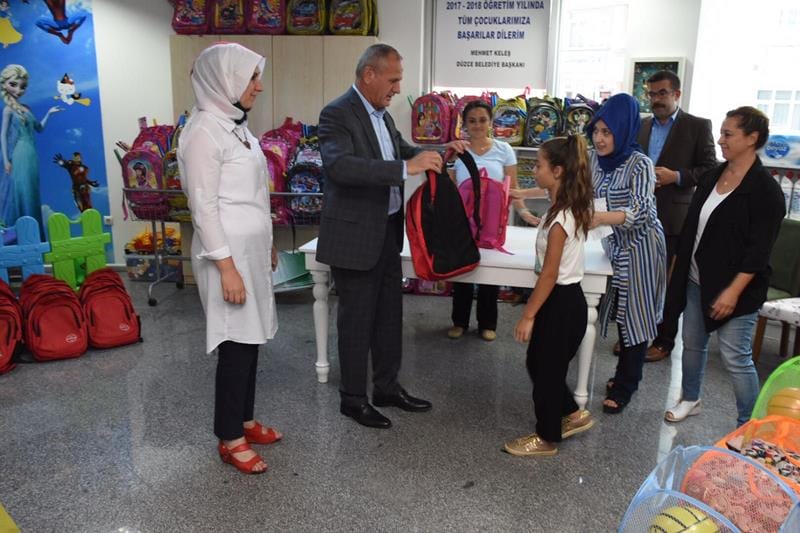 HAYIR ÇARŞISINDAN KIRTASİYE DESTEĞİ